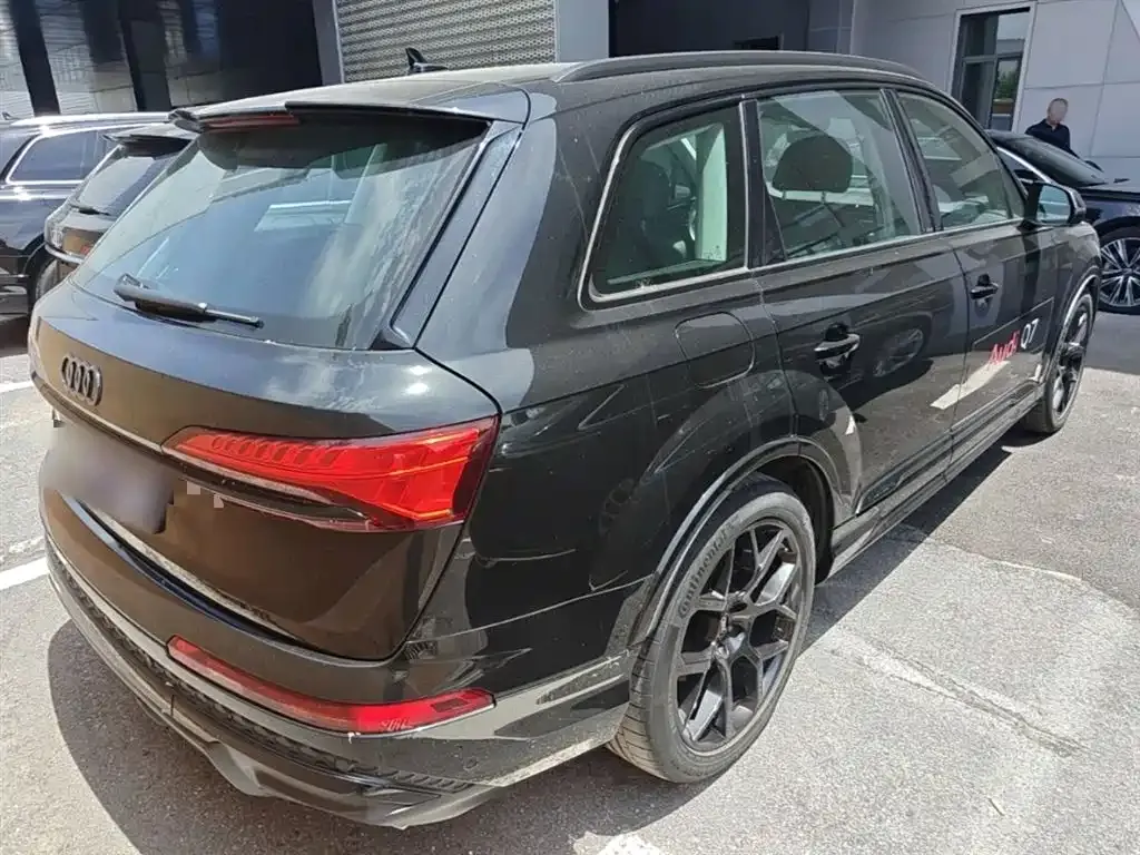 Audi Q7 — фото 10