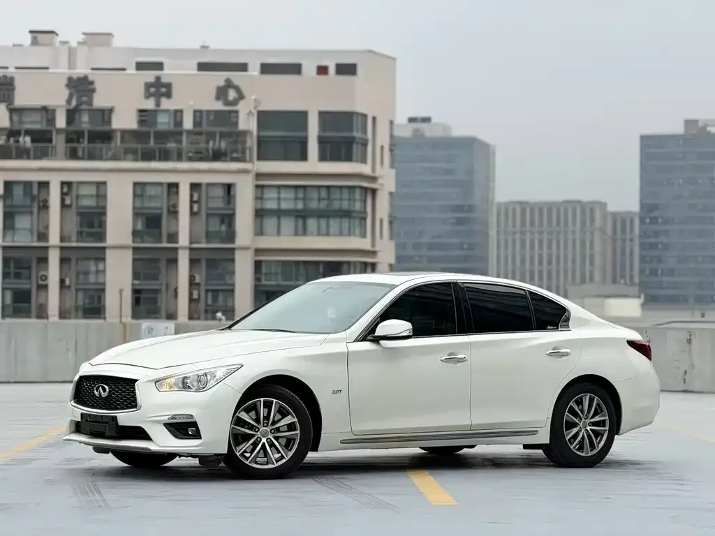 Infiniti Q50L