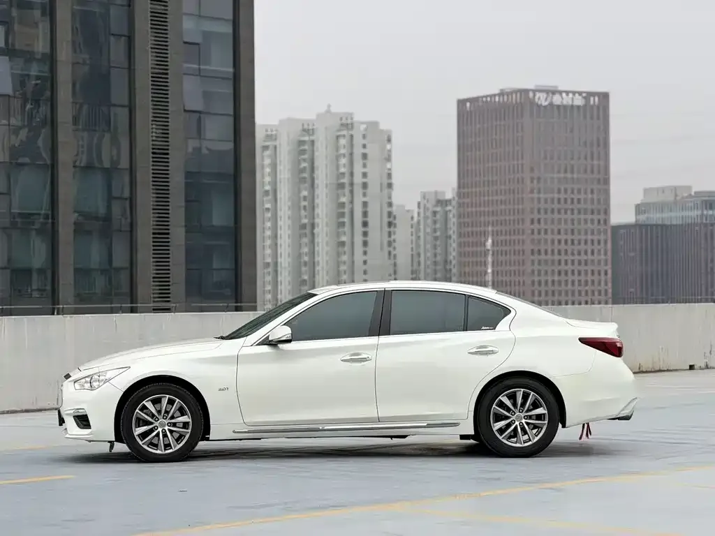 Infiniti Q50L 2023 из CN, фото 6