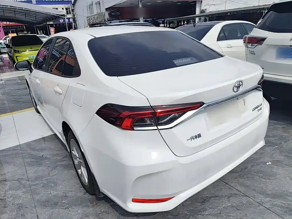 Toyota Corolla — фото 4