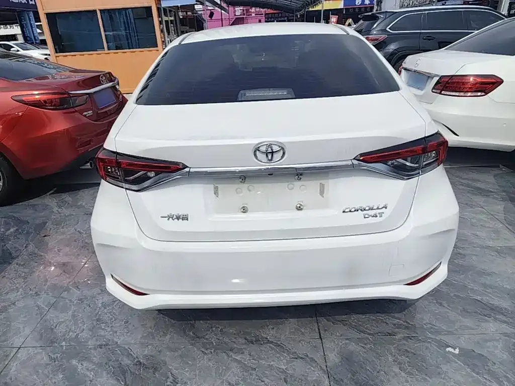 Toyota Corolla — фото 7