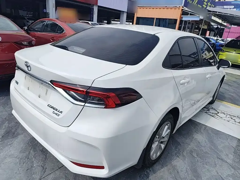 Toyota Corolla — фото 9