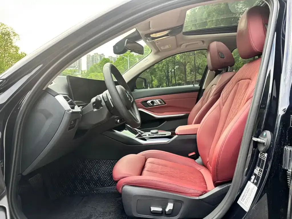 BMW 3 Series 2022 из CN, фото 2