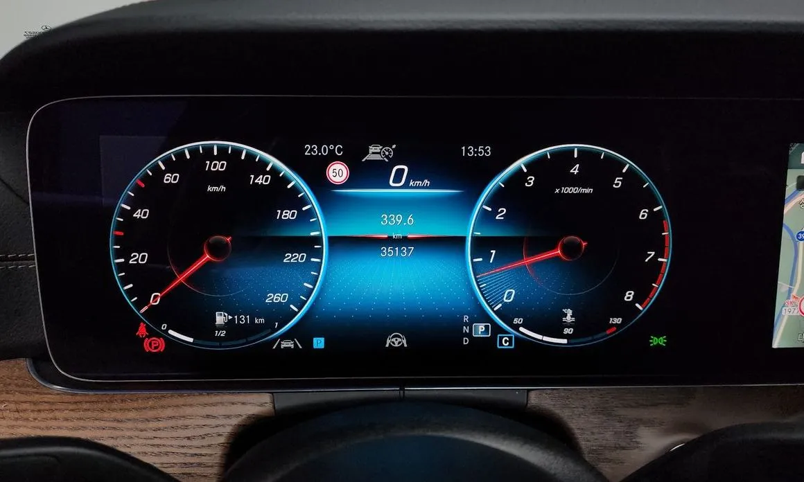 Mercedes-Benz E-Class — фото 9