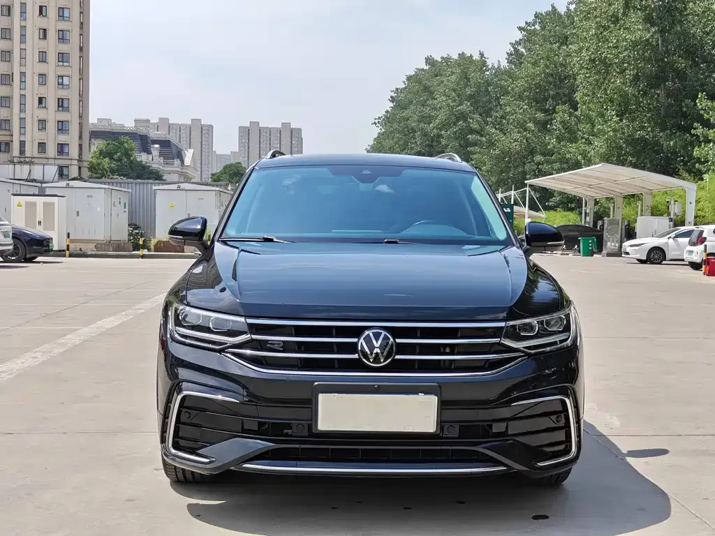 Volkswagen Tiguan L — фото 3