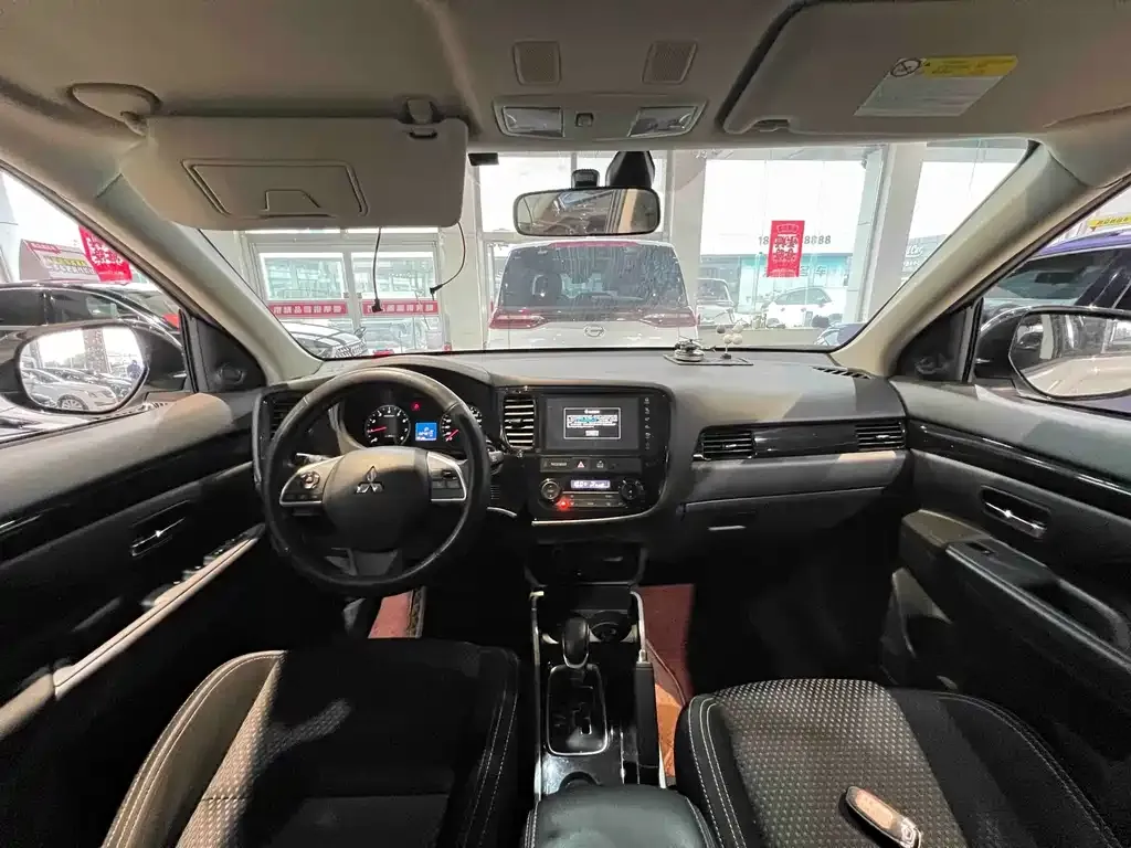 Mitsubishi Outlander 2023 из CN, фото 7