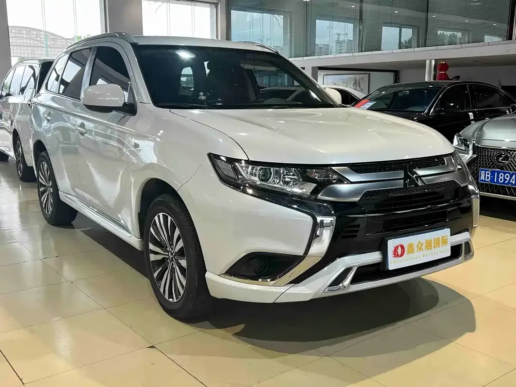 Mitsubishi Outlander 2023 из CN, фото 5
