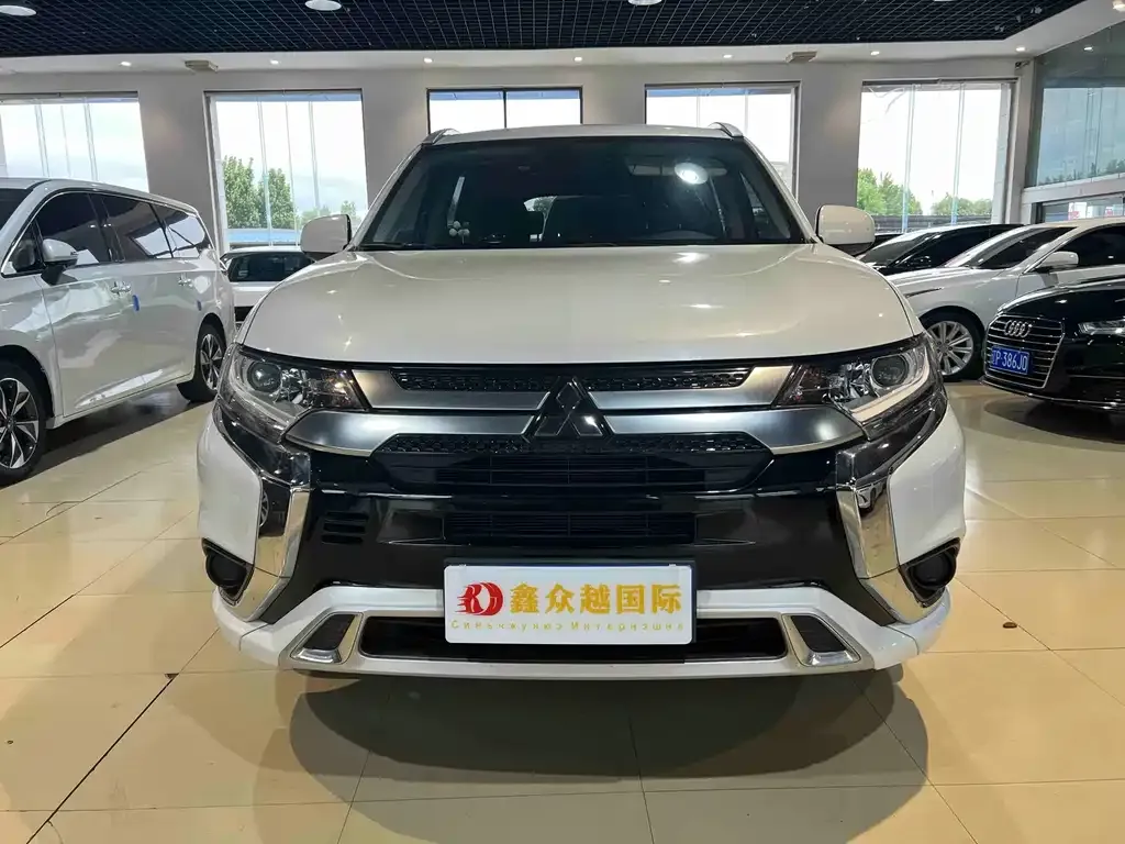 Mitsubishi Outlander 2023 из CN, фото 10
