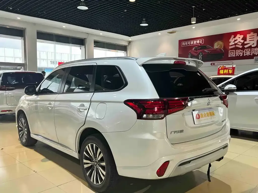 Mitsubishi Outlander 2023 из CN, фото 9
