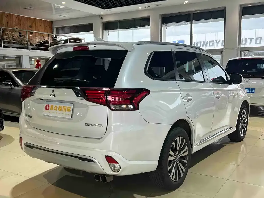 Mitsubishi Outlander 2023 из CN, фото 6
