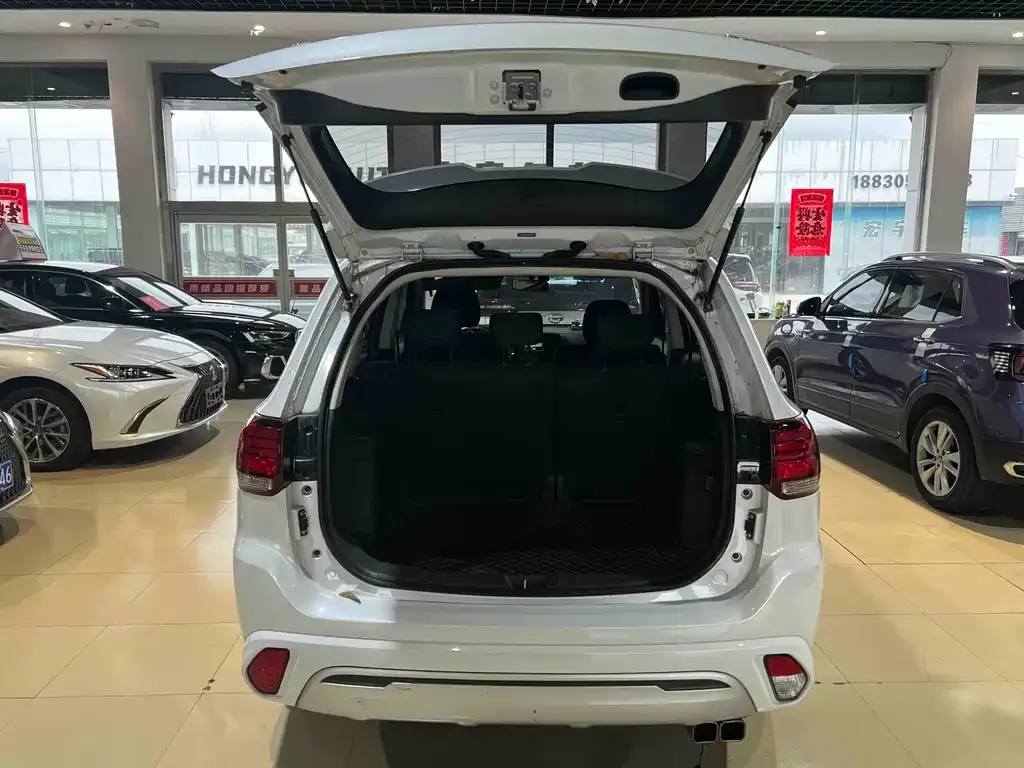 Mitsubishi Outlander 2023 из CN, фото 3