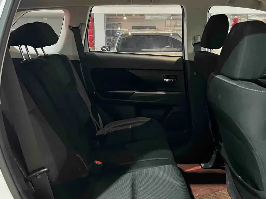Mitsubishi Outlander 2023 из CN, фото 4