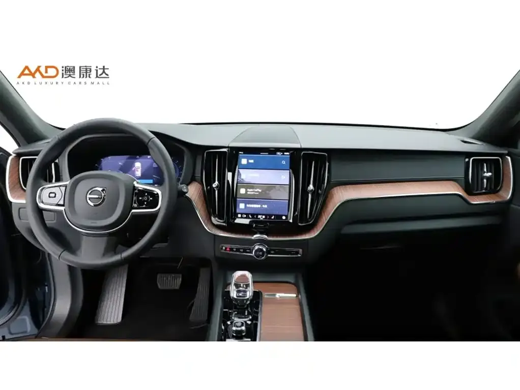 Volvo XC60 — фото 10