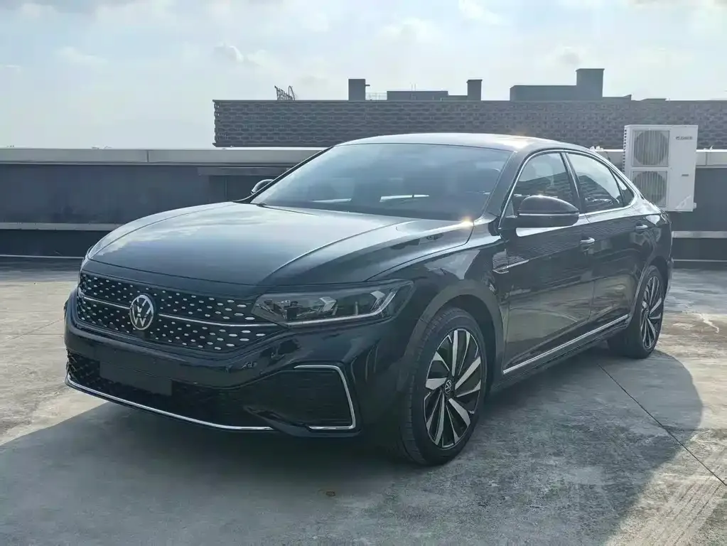 Volkswagen Passat — фото 1