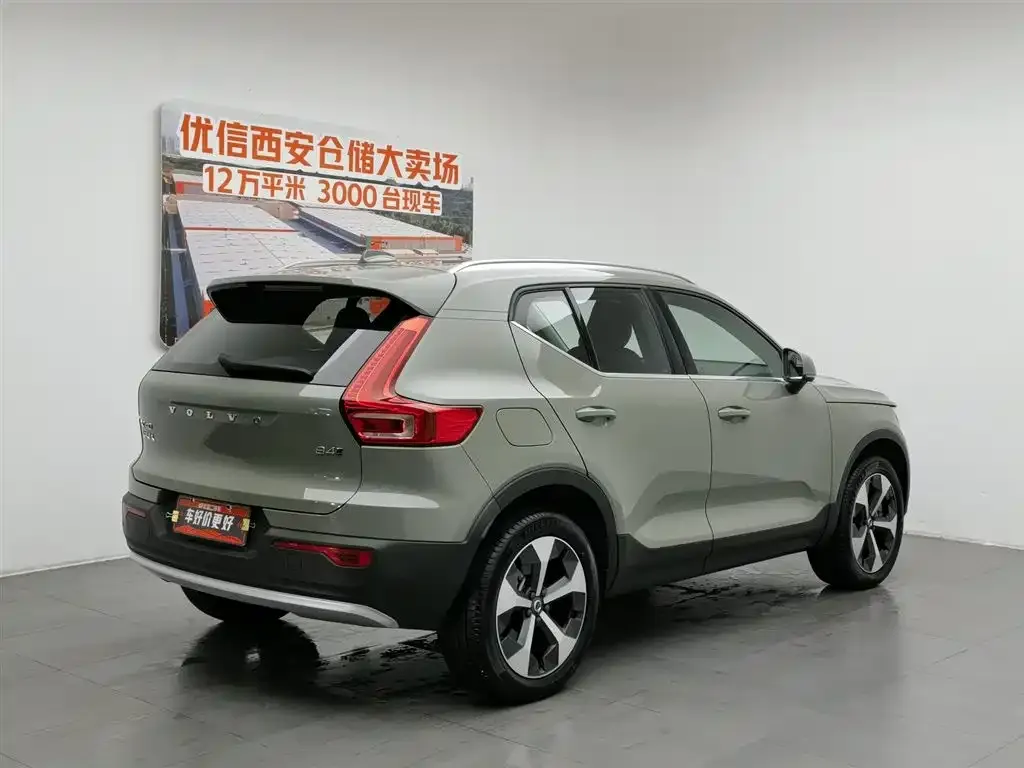 Volvo XC40 — фото 8