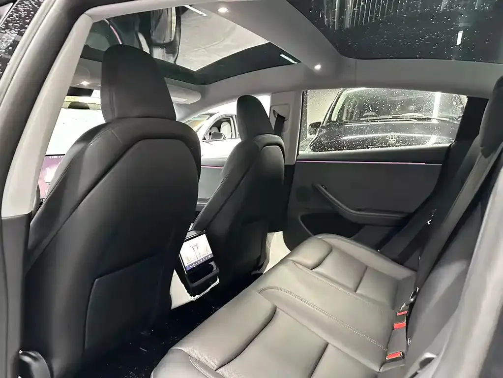Tesla Model 3 — фото 4