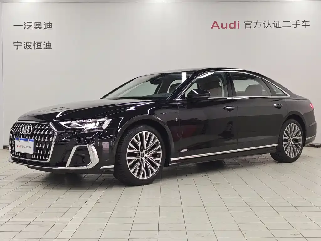 Audi A8 — фото 1