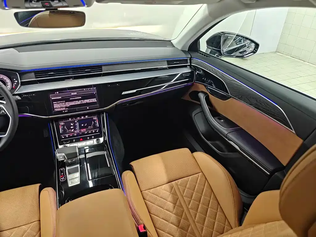 Audi A8 — фото 9