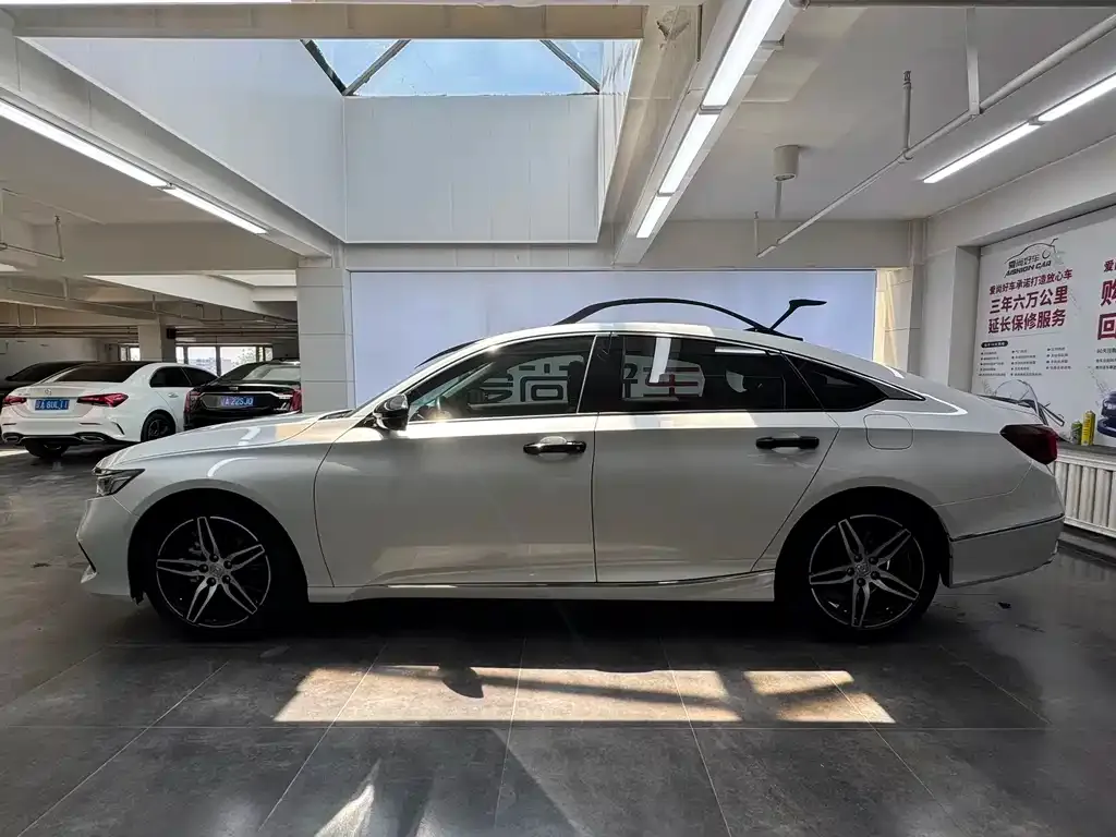 Honda Accord — фото 8