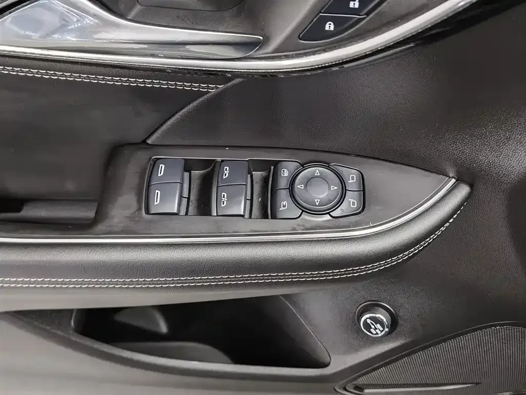 Buick Envision Plus — фото 9