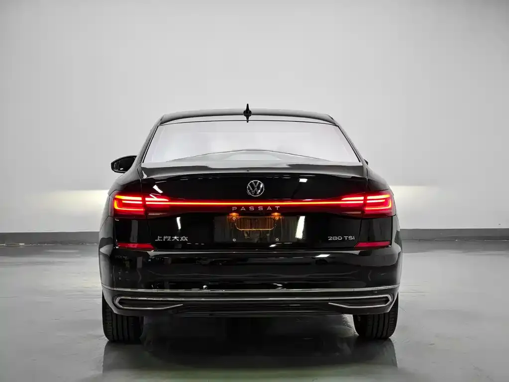 Volkswagen Passat — фото 8