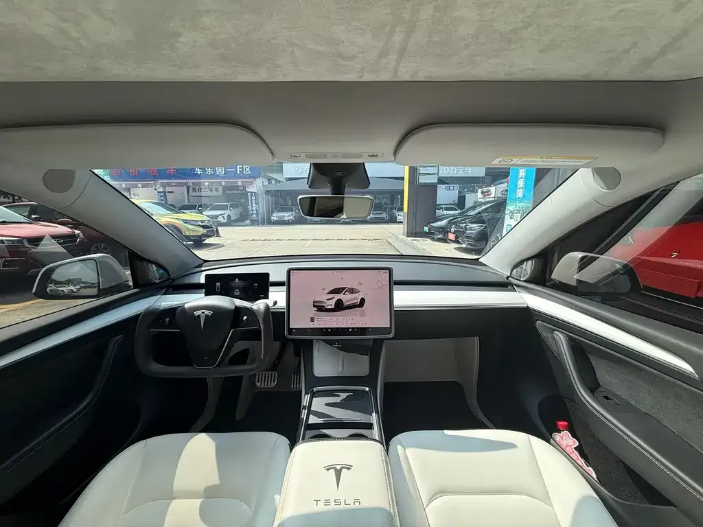 Tesla Model Y — фото 4