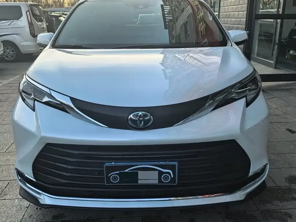 Toyota Sienna — фото 6