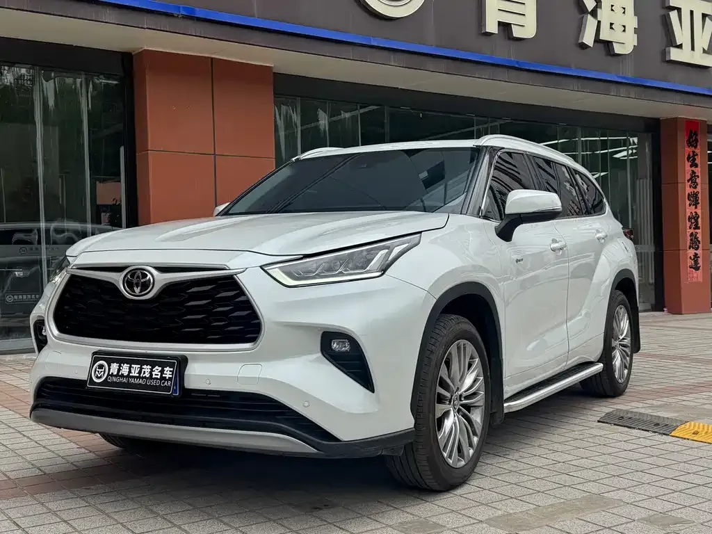 Toyota Highlander — фото 1