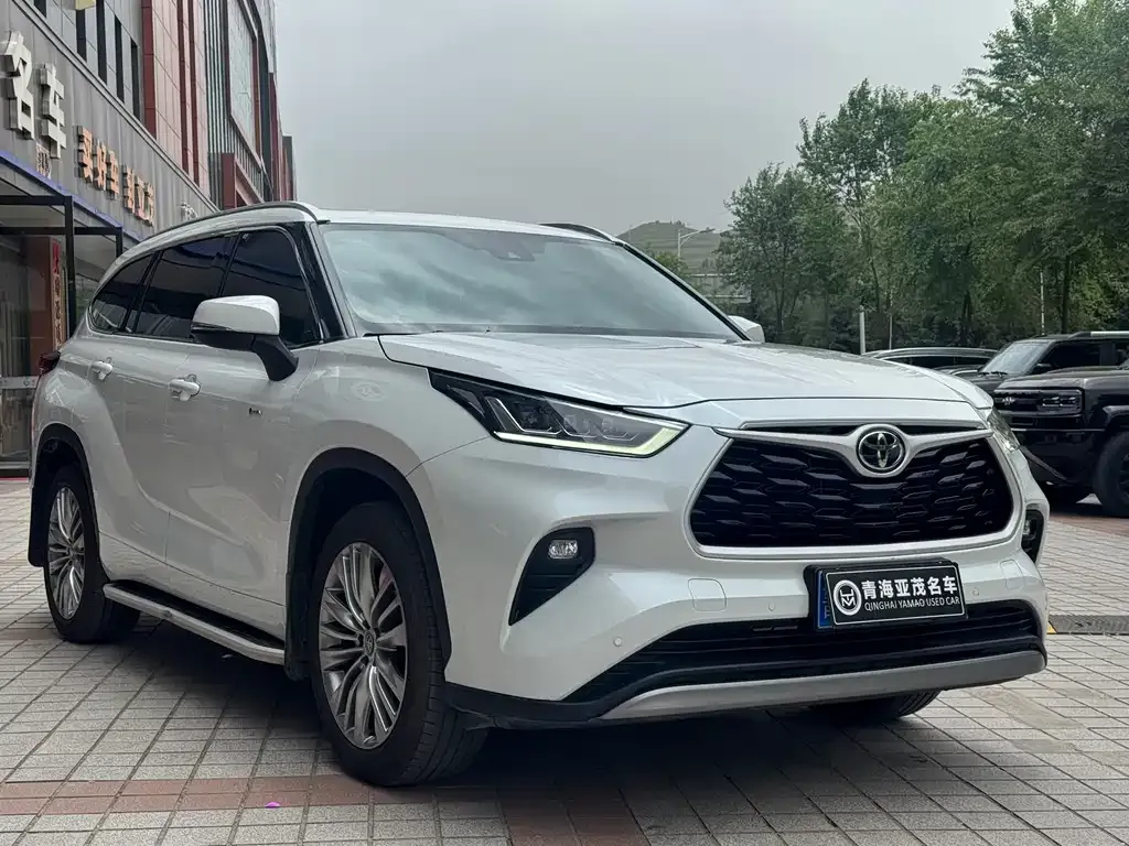 Toyota Highlander — фото 10