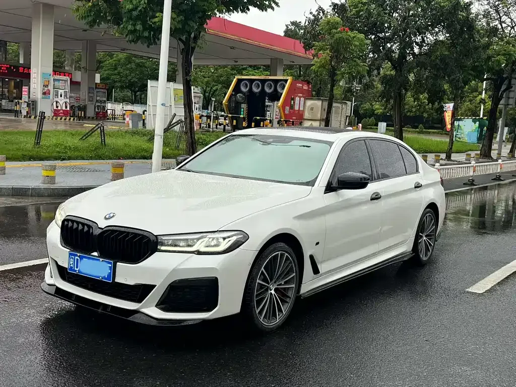 BMW 5 Series — фото 1