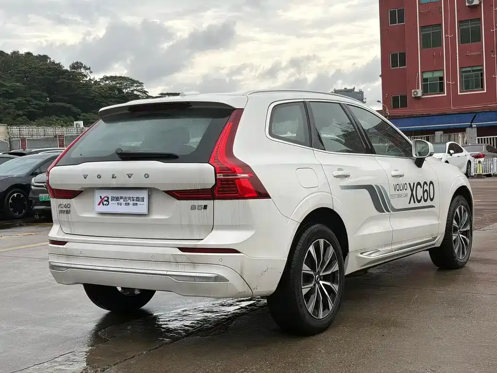 Volvo XC60 — фото 4