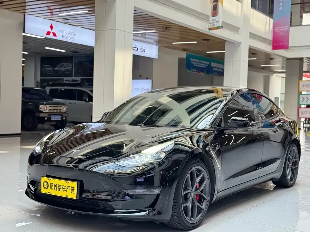 Tesla Model 3 — фото 1