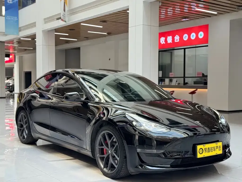 Tesla Model 3 — фото 3