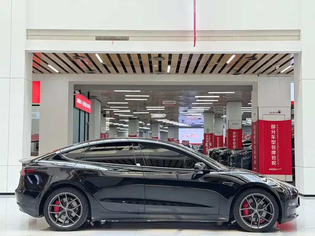 Tesla Model 3 — фото 5