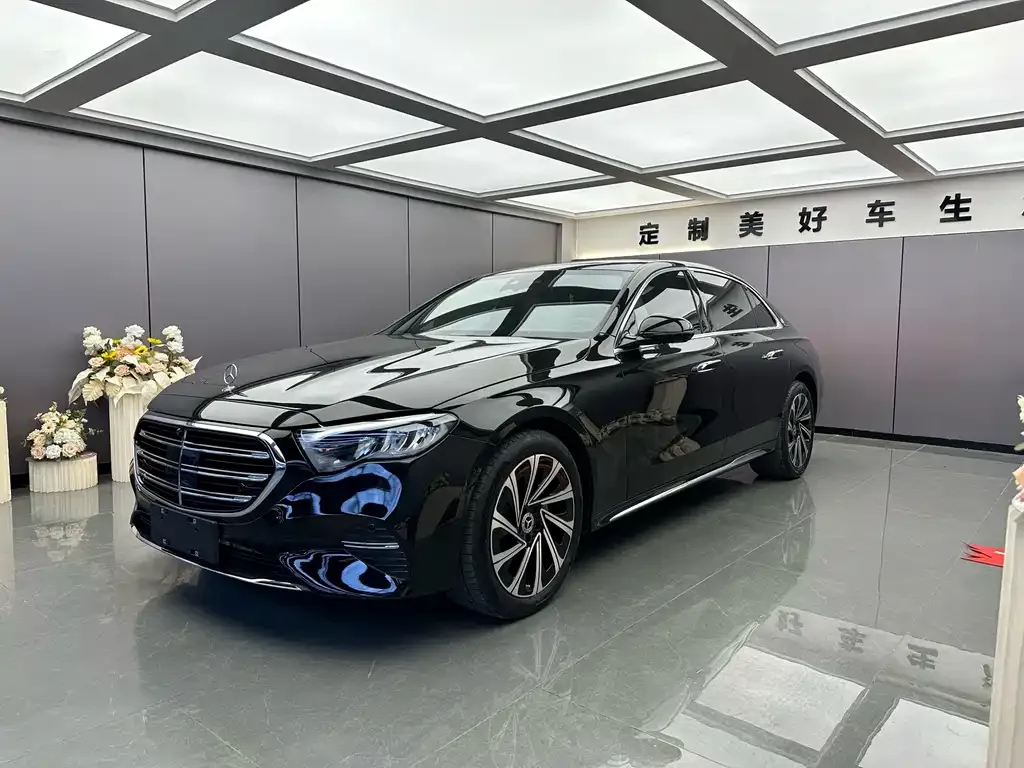 Mercedes-Benz E-Class — фото 1