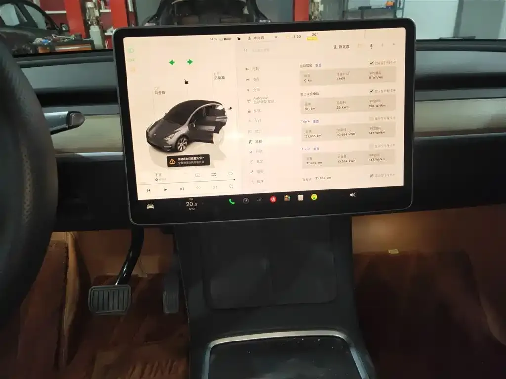 Tesla Model Y — фото 10