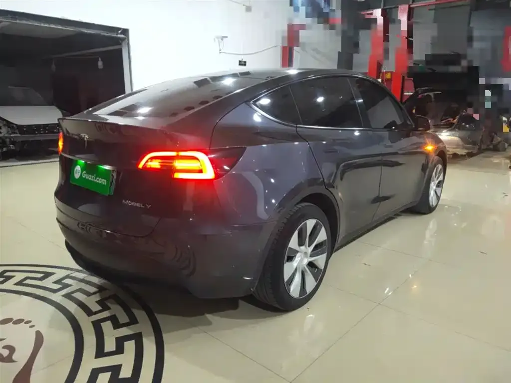 Tesla Model Y — фото 6