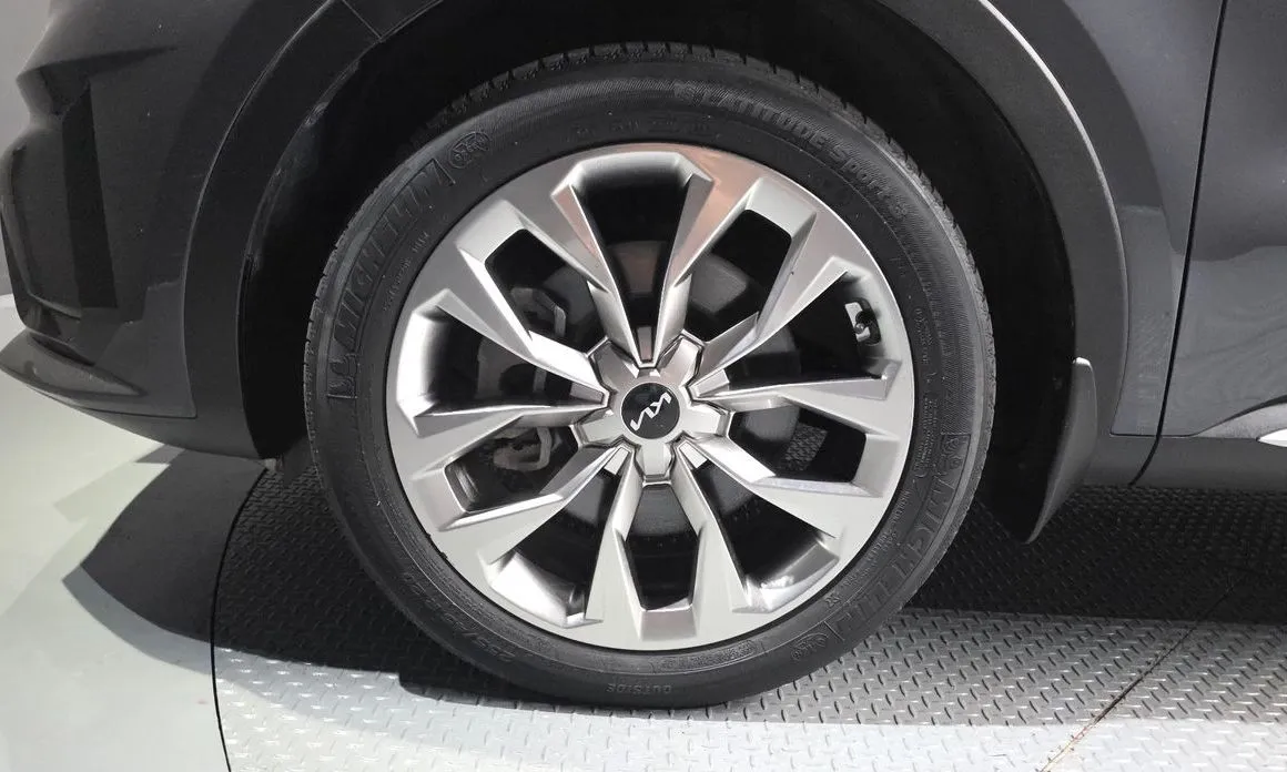Kia Sorento — фото 9