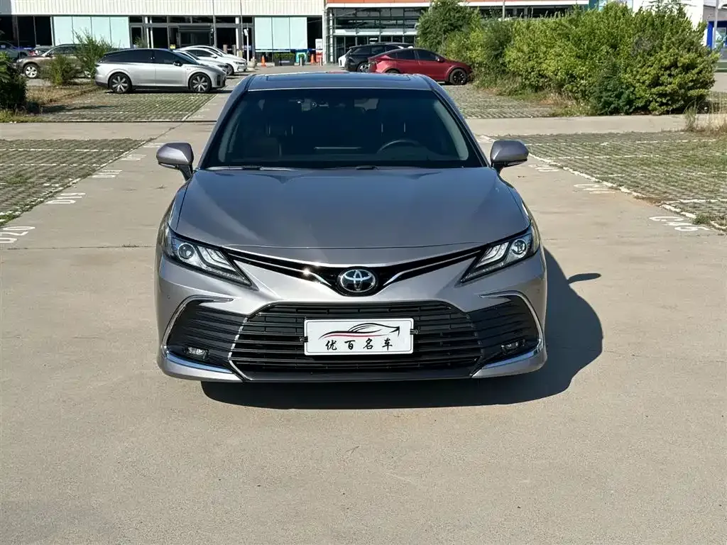 Toyota Camry — фото 10