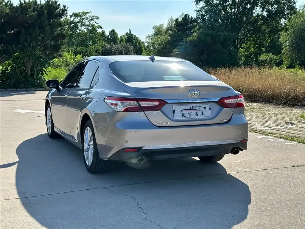 Toyota Camry — фото 8