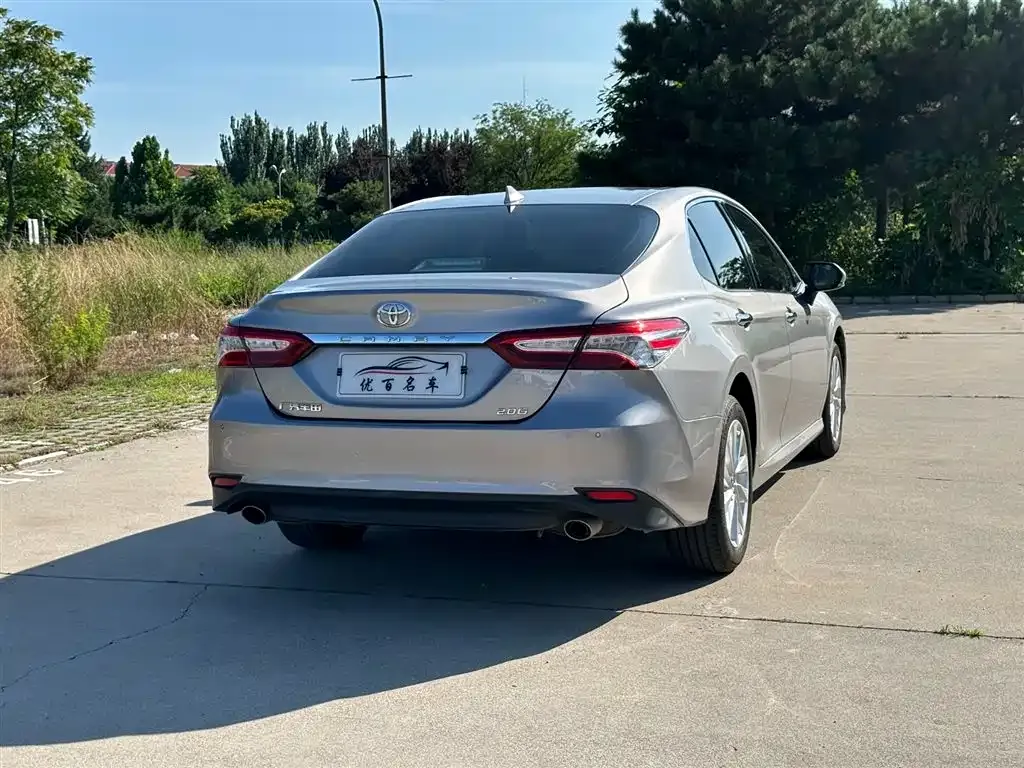 Toyota Camry — фото 9