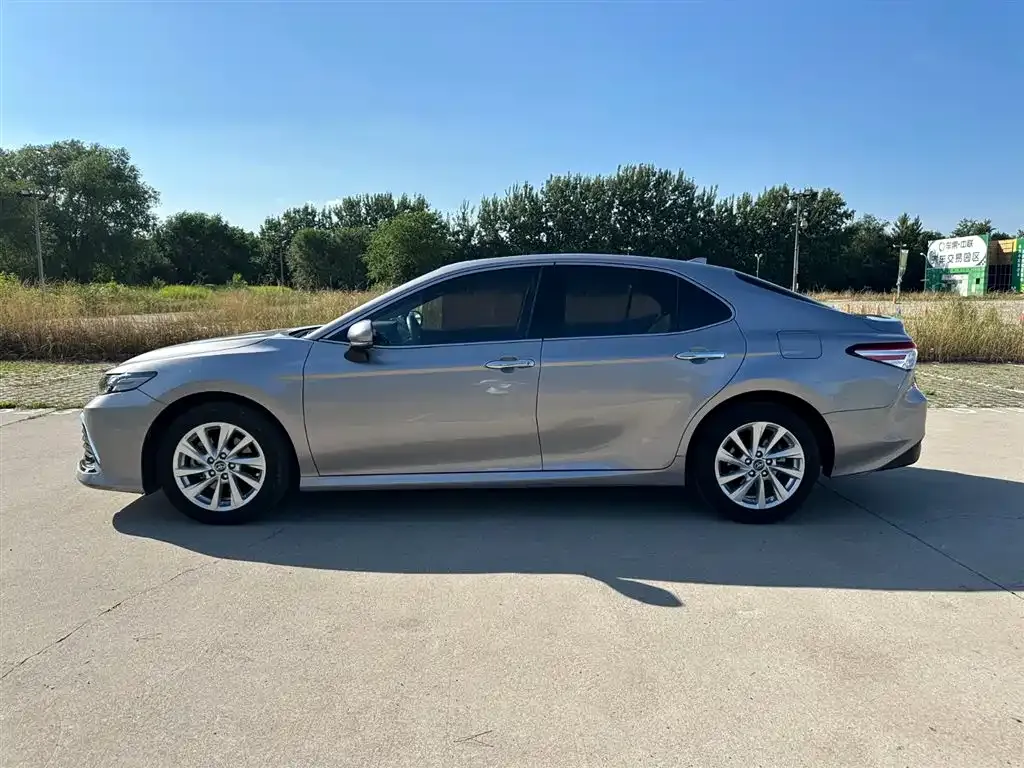 Toyota Camry — фото 4