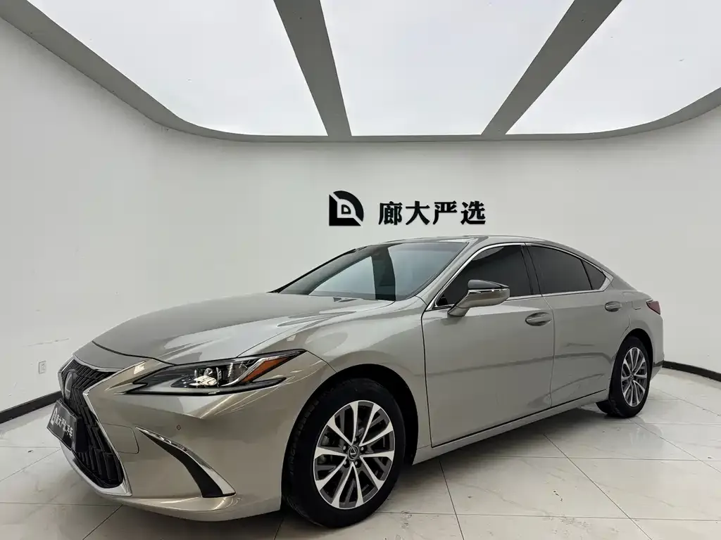 Lexus ES — фото 1