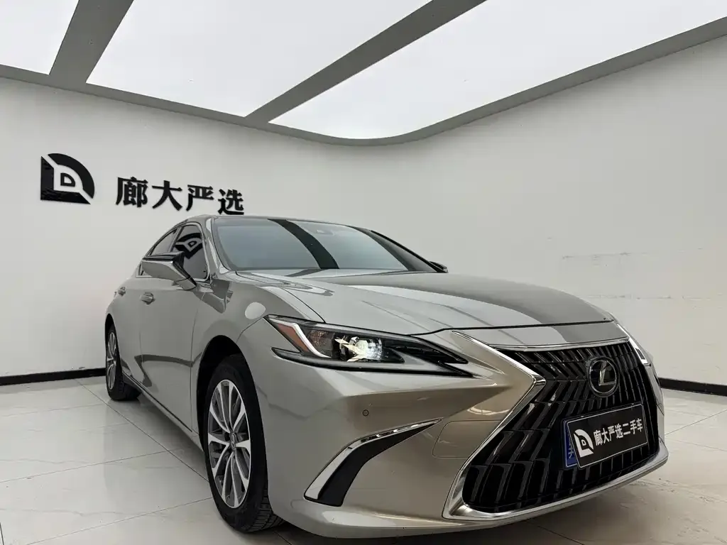 Lexus ES — фото 10