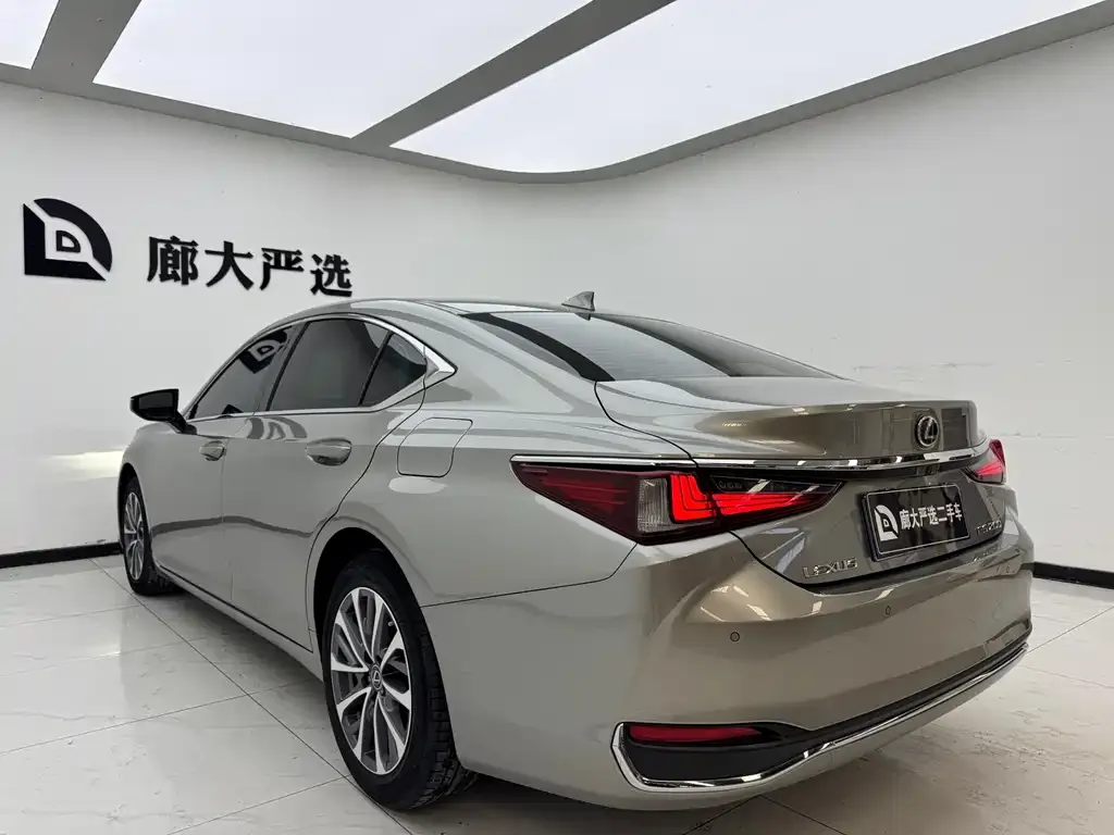 Lexus ES — фото 7