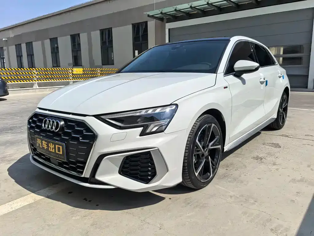 Audi A3 — фото 1