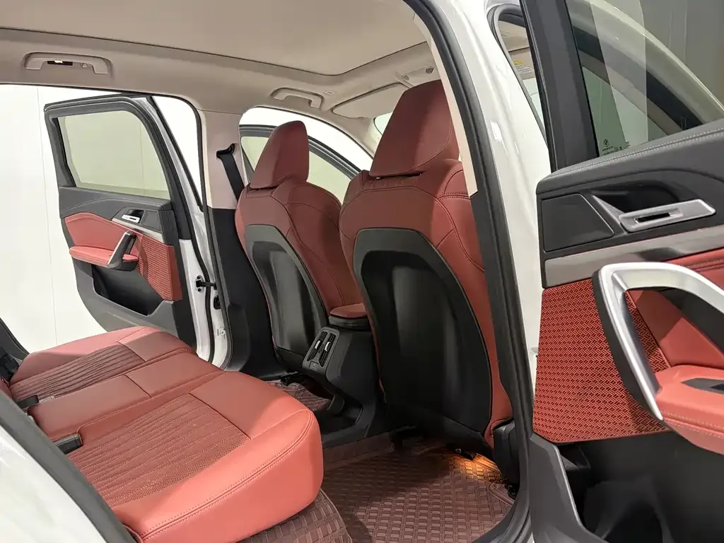 BMW iX1 2025 из CN, фото 10