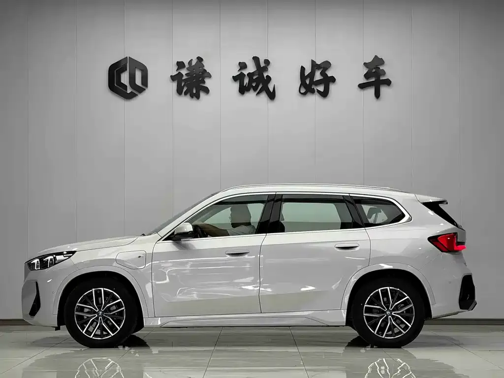 BMW iX1 2025 из CN, фото 5