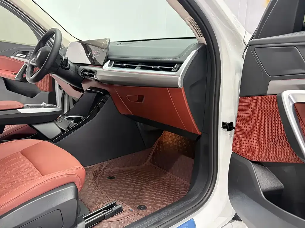 BMW iX1 2025 из CN, фото 7
