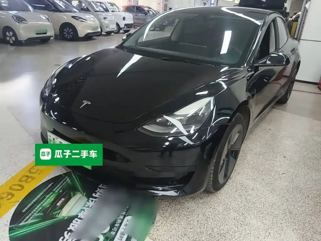 Tesla Model 3 — фото 1
